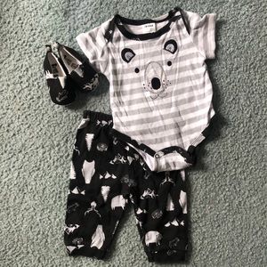 CJP Infant 3pc Black & White Bear Set NWT 0-3mos unisex - bodysuit, pants, shoes